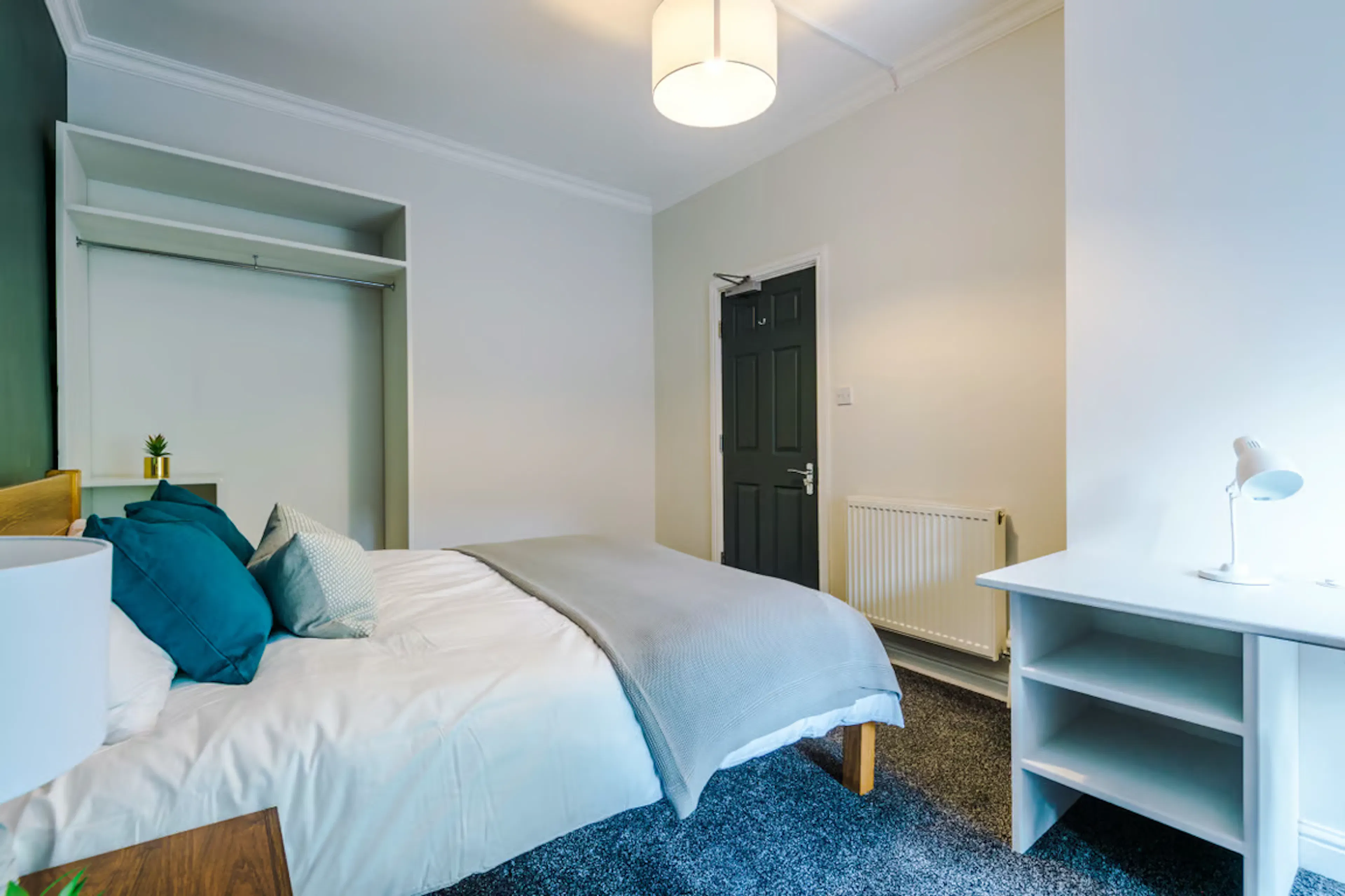 6 Bedroom Apartment ROOM 2