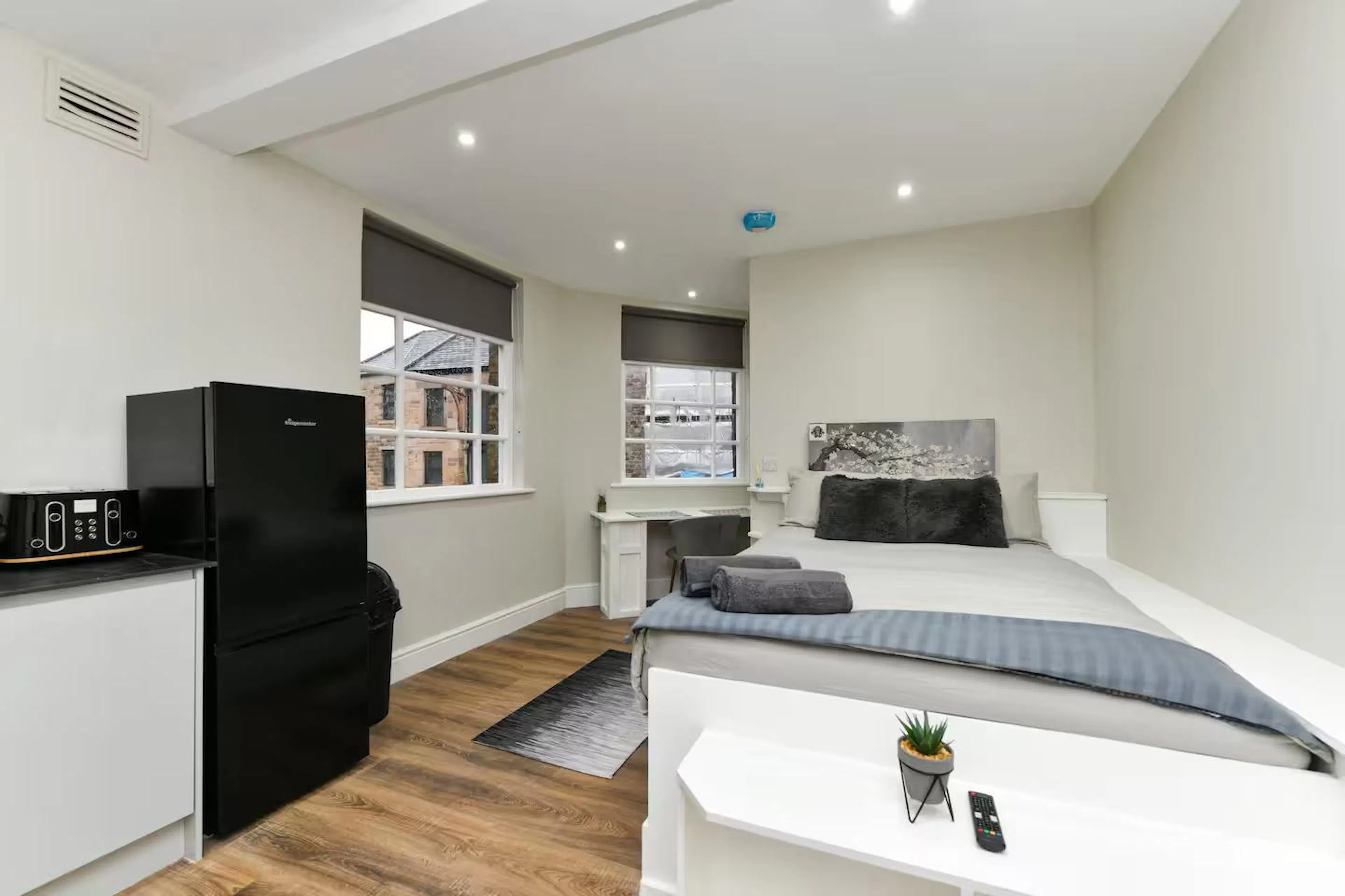 ROOM ROOM 1