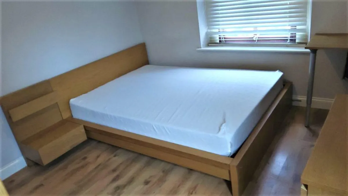 ROOM ROOM