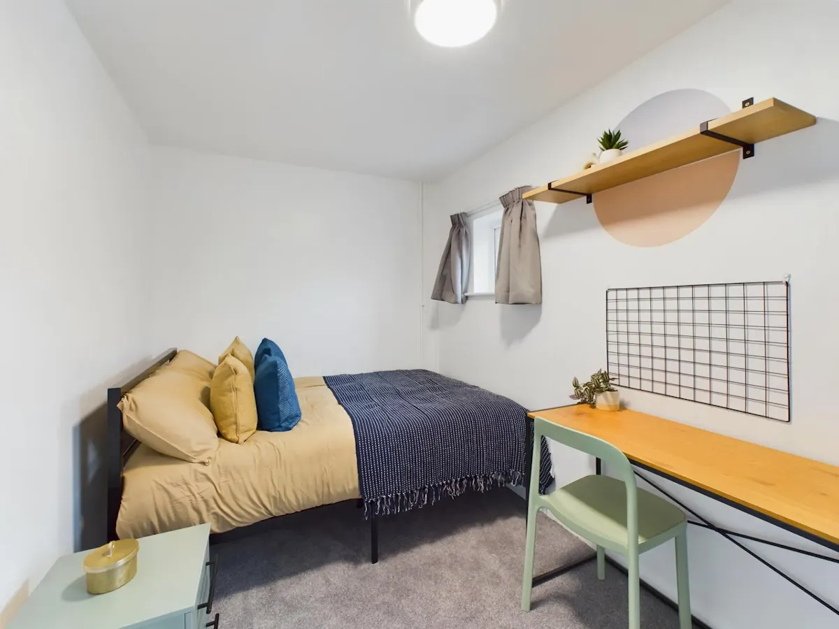 ROOM ROOM
