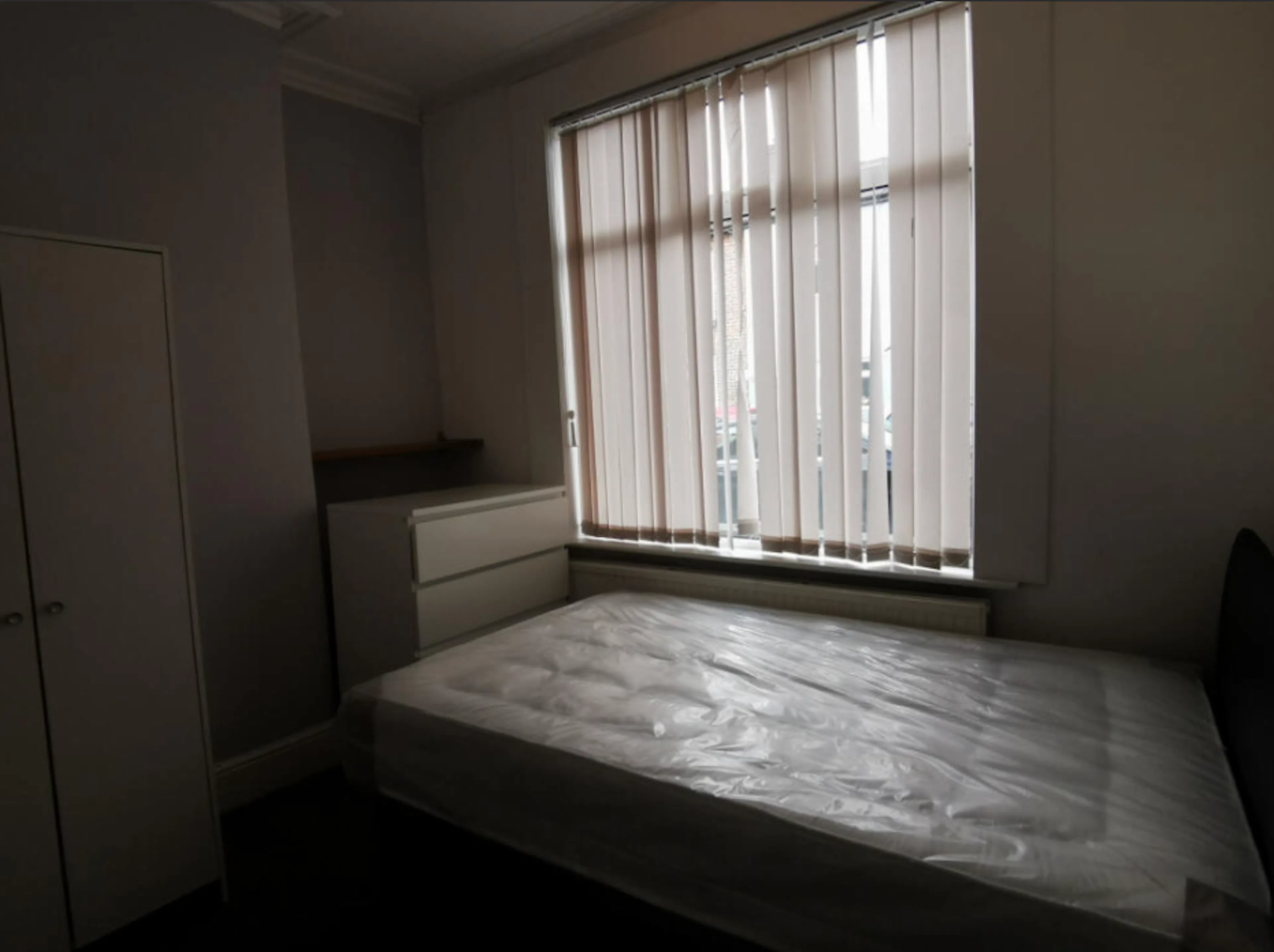 2 Bedroom Apartment ROOM 1