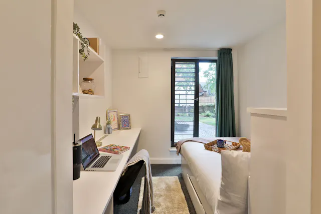 Classic Shared Apartment room image 2
