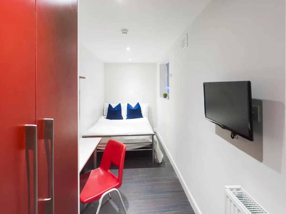 4 Bed Apartment ROOM