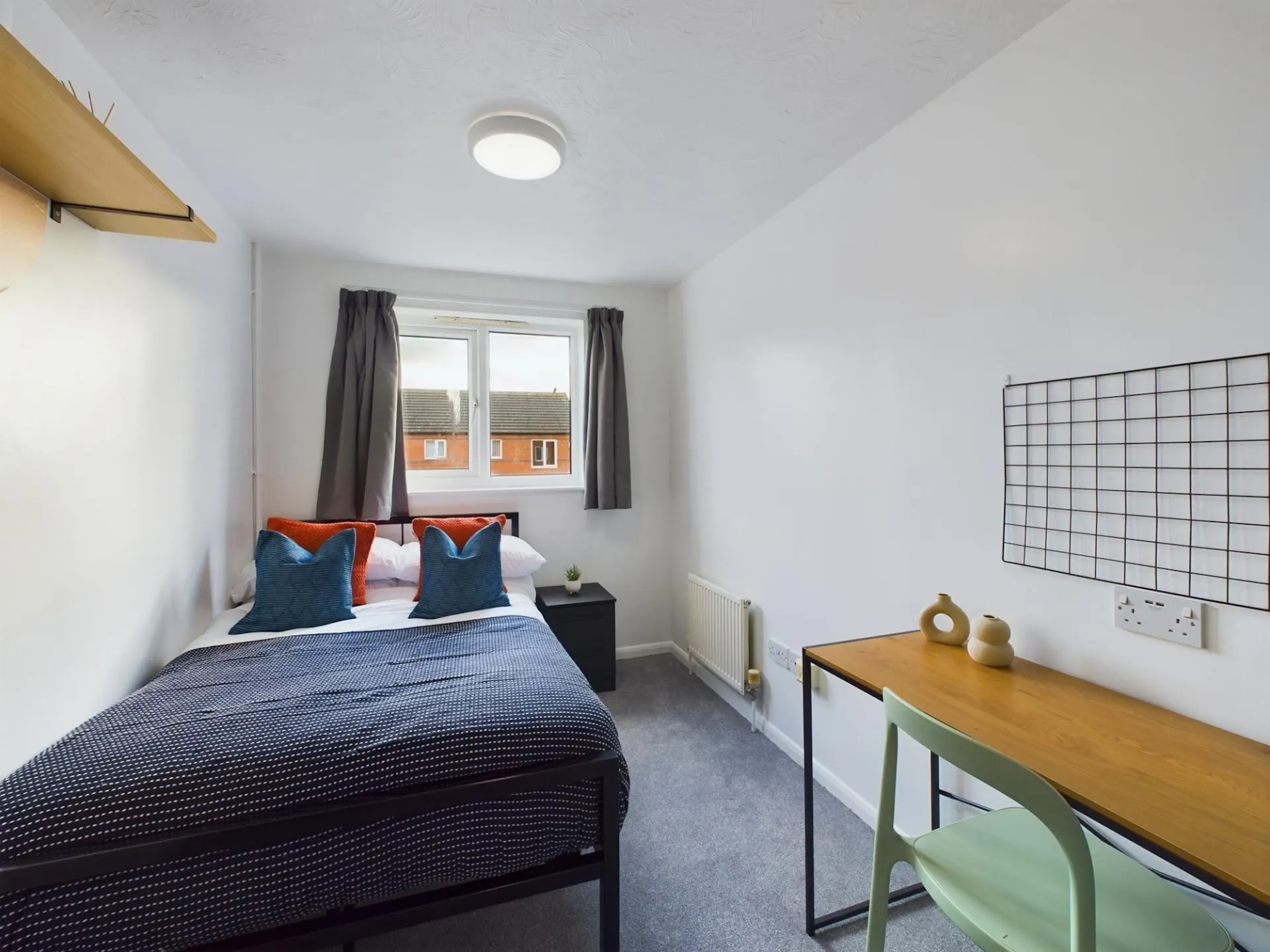 6 Bedroom Apartment ROOM 2