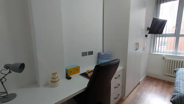 Standard 6 Bedroom Apartment room image 3