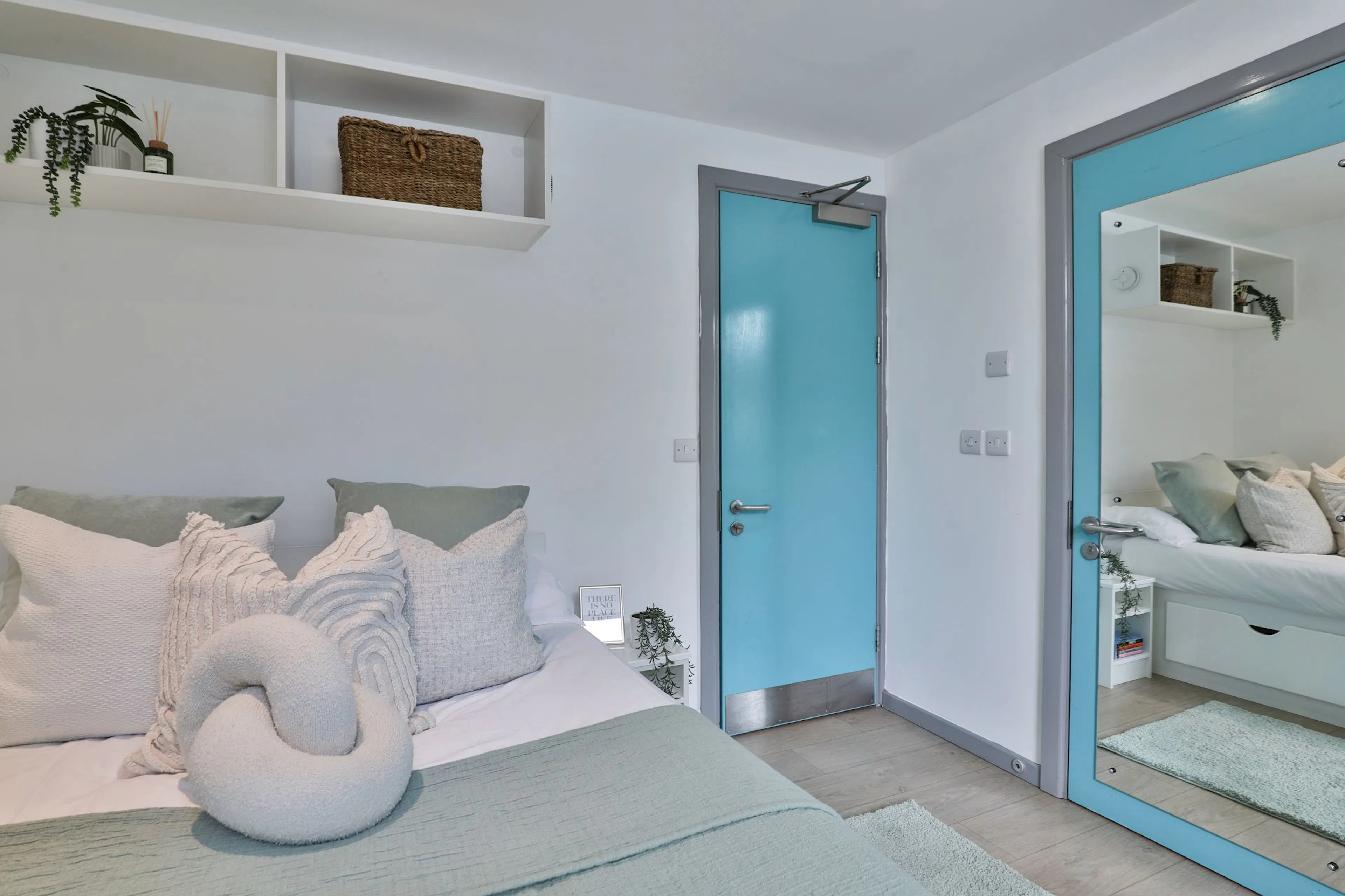 ROOM ROOM 3