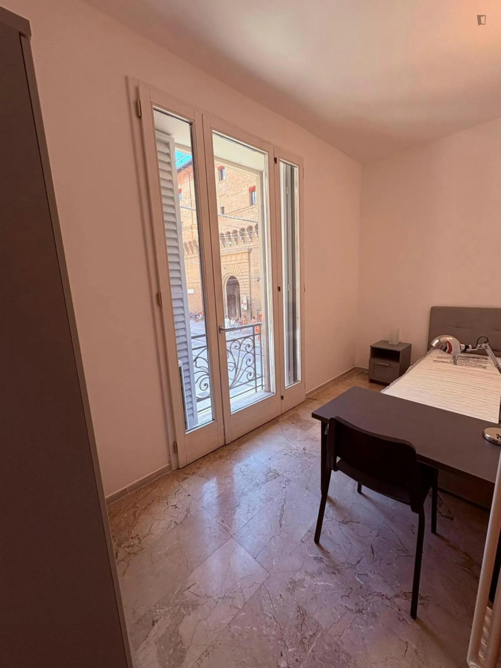Bright single bedroom with balcony in central Bologna ROOM 2
