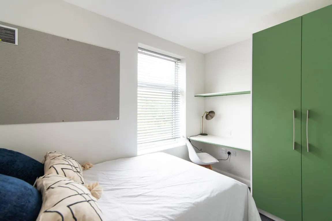 4 Bed Apartment ROOM 2