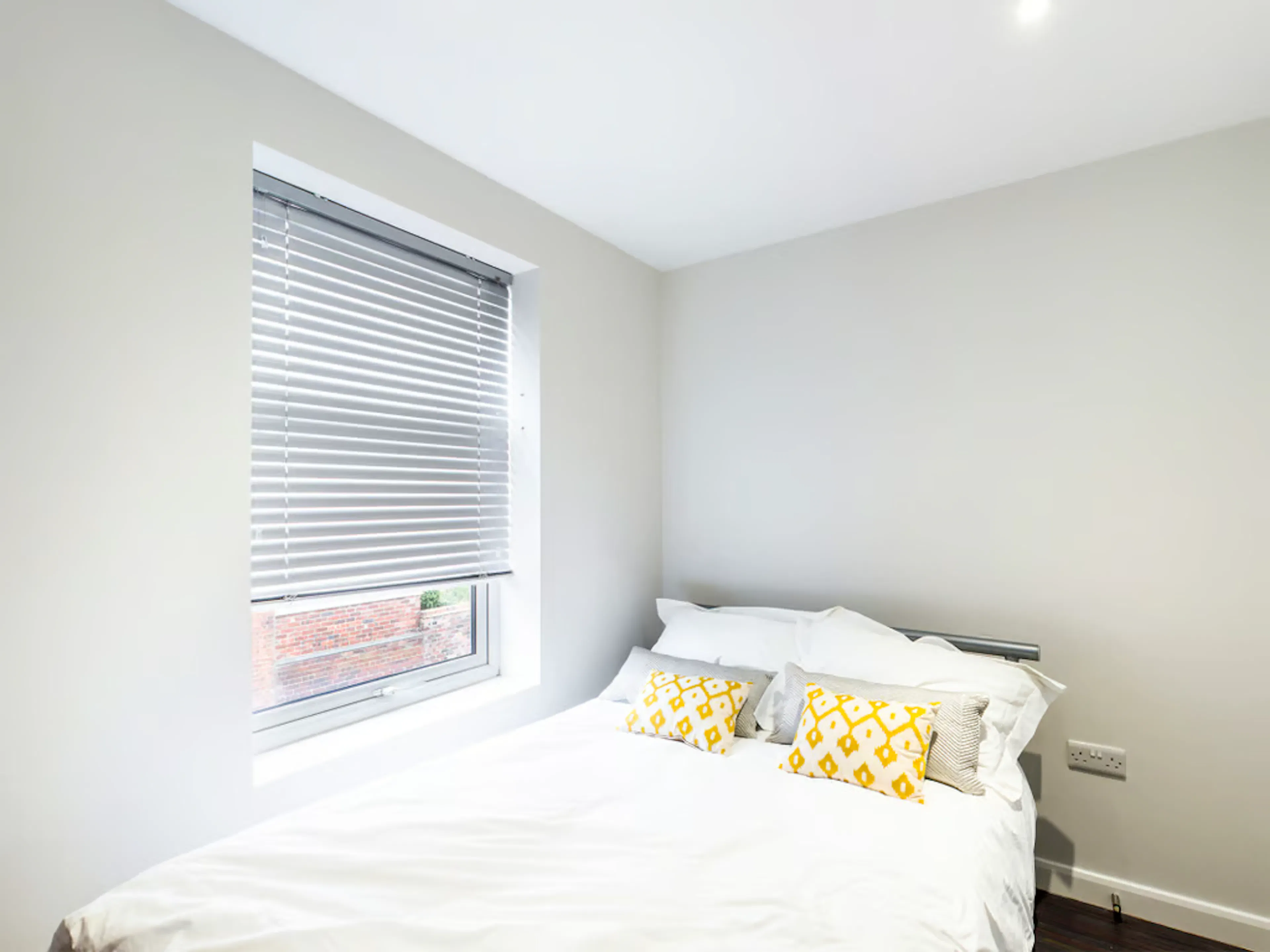 5 Bedroom Apartment ROOM 2