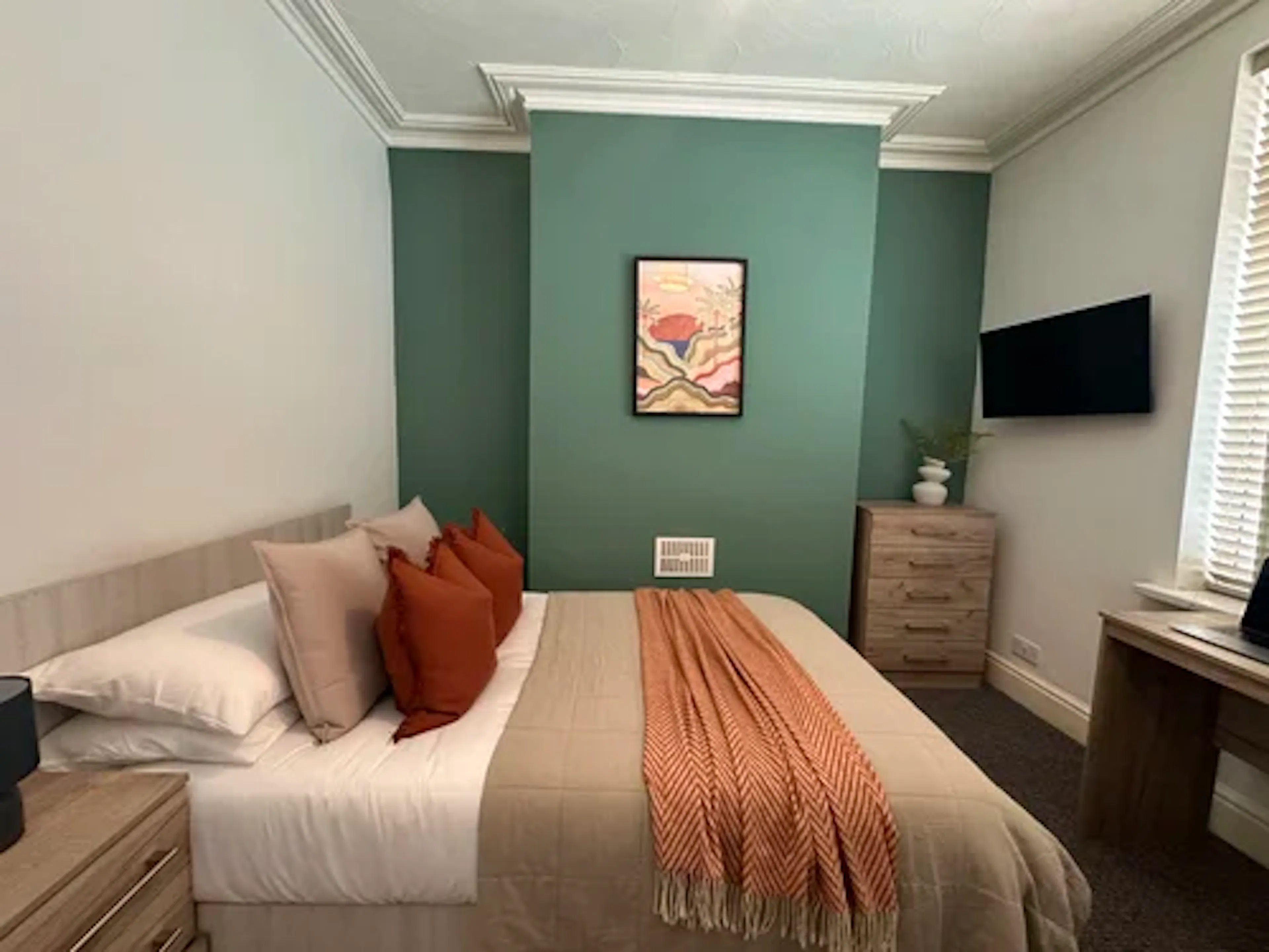 4 Bedroom Apartment ROOM 1