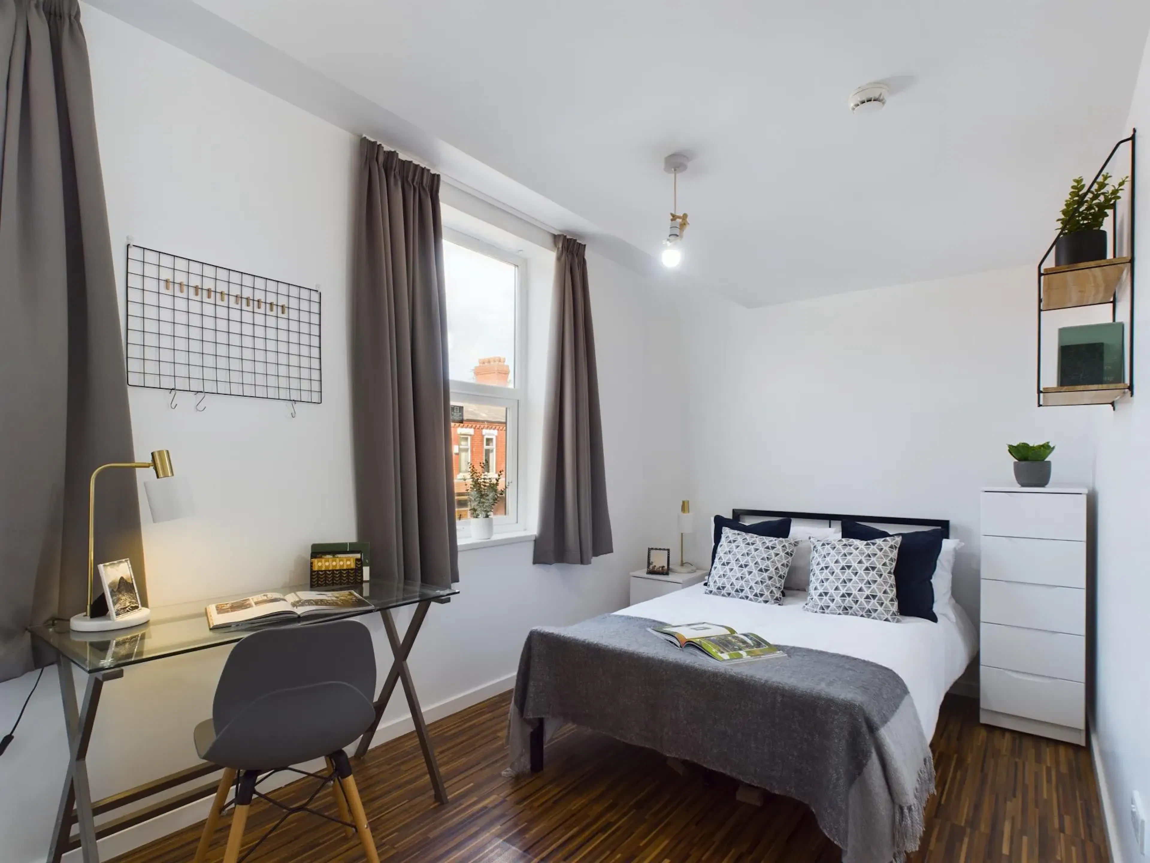 6 Bed Apartment ROOM 3