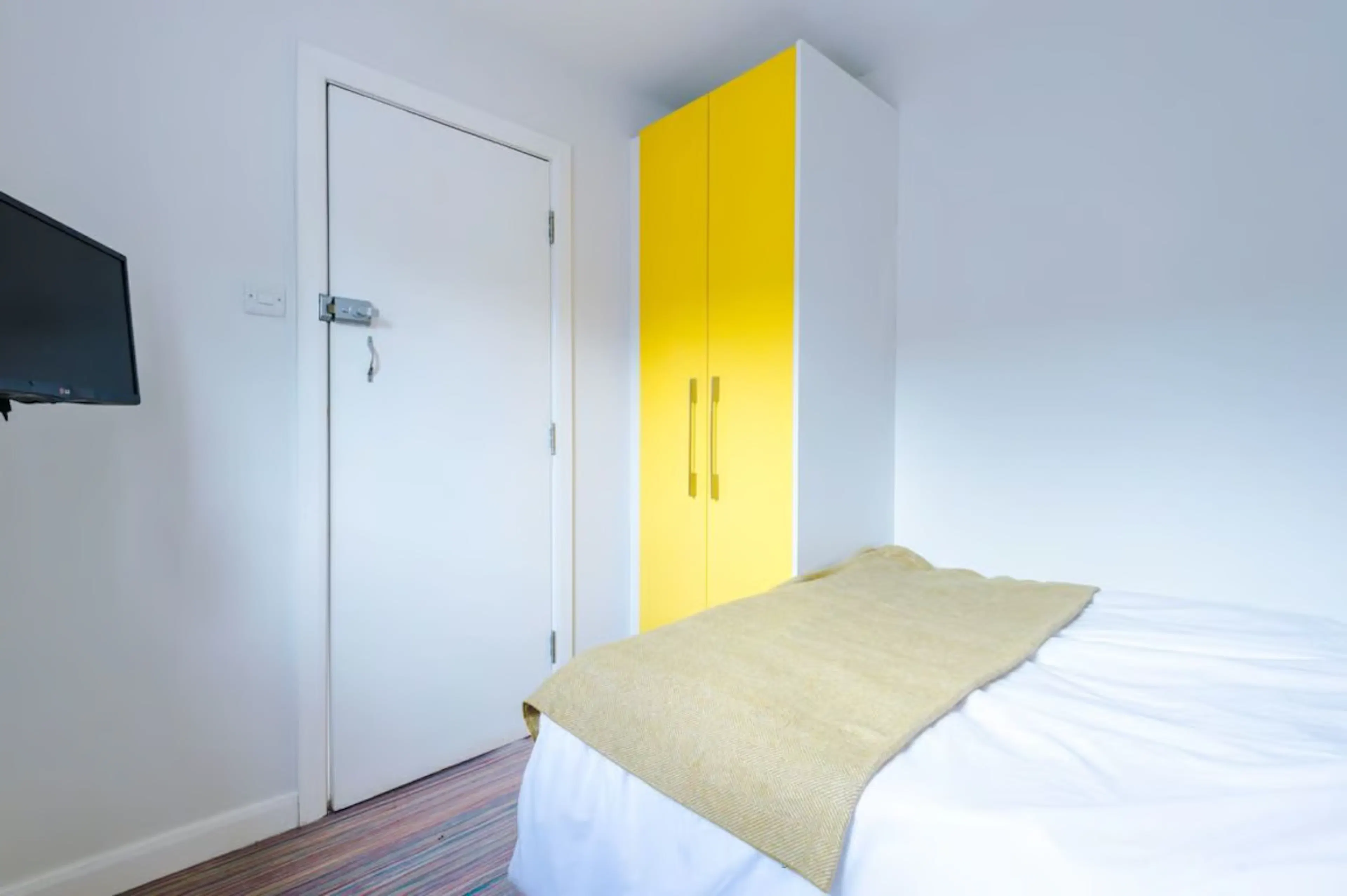 5 Bedroom Apartment ROOM 2