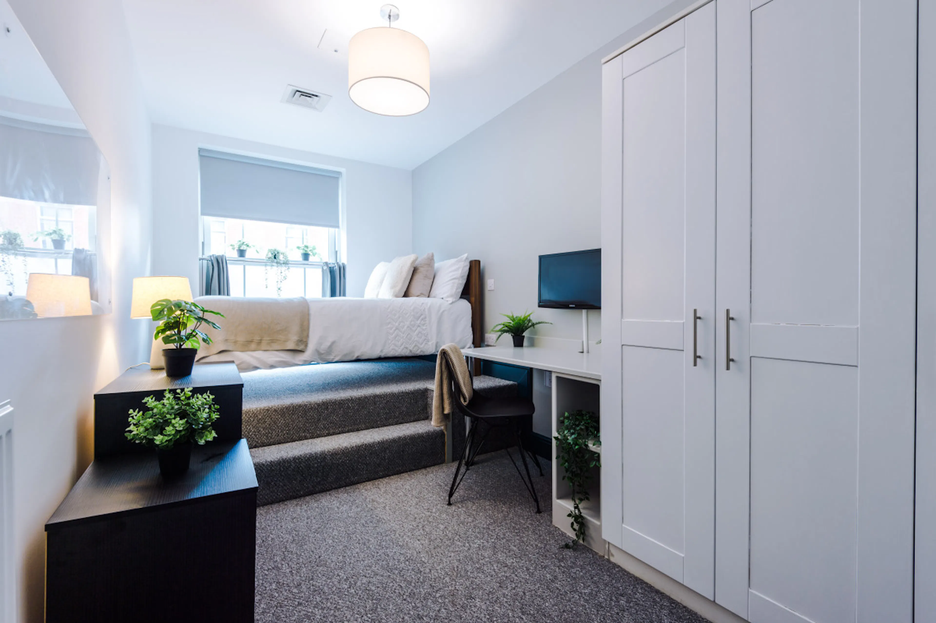 6 Bedroom Apartment ROOM 3