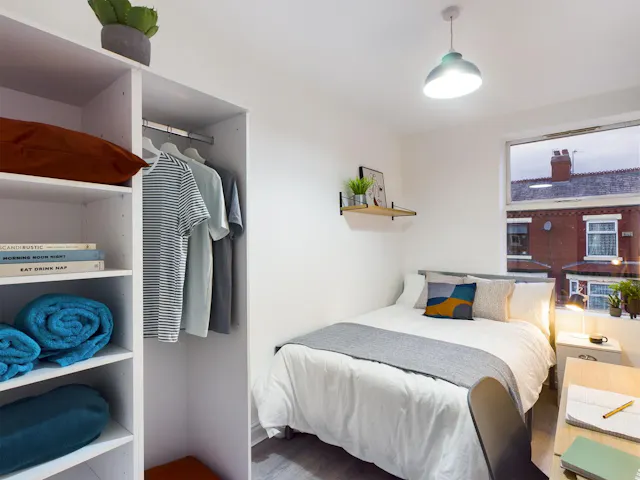 8 Bed House room image 2