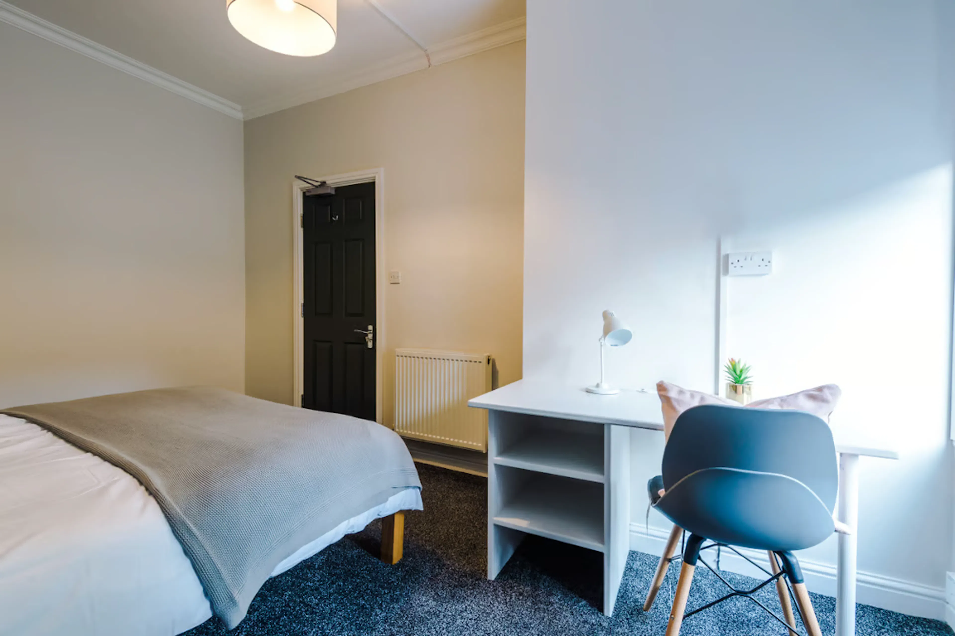 6 Bedroom Apartment ROOM 3