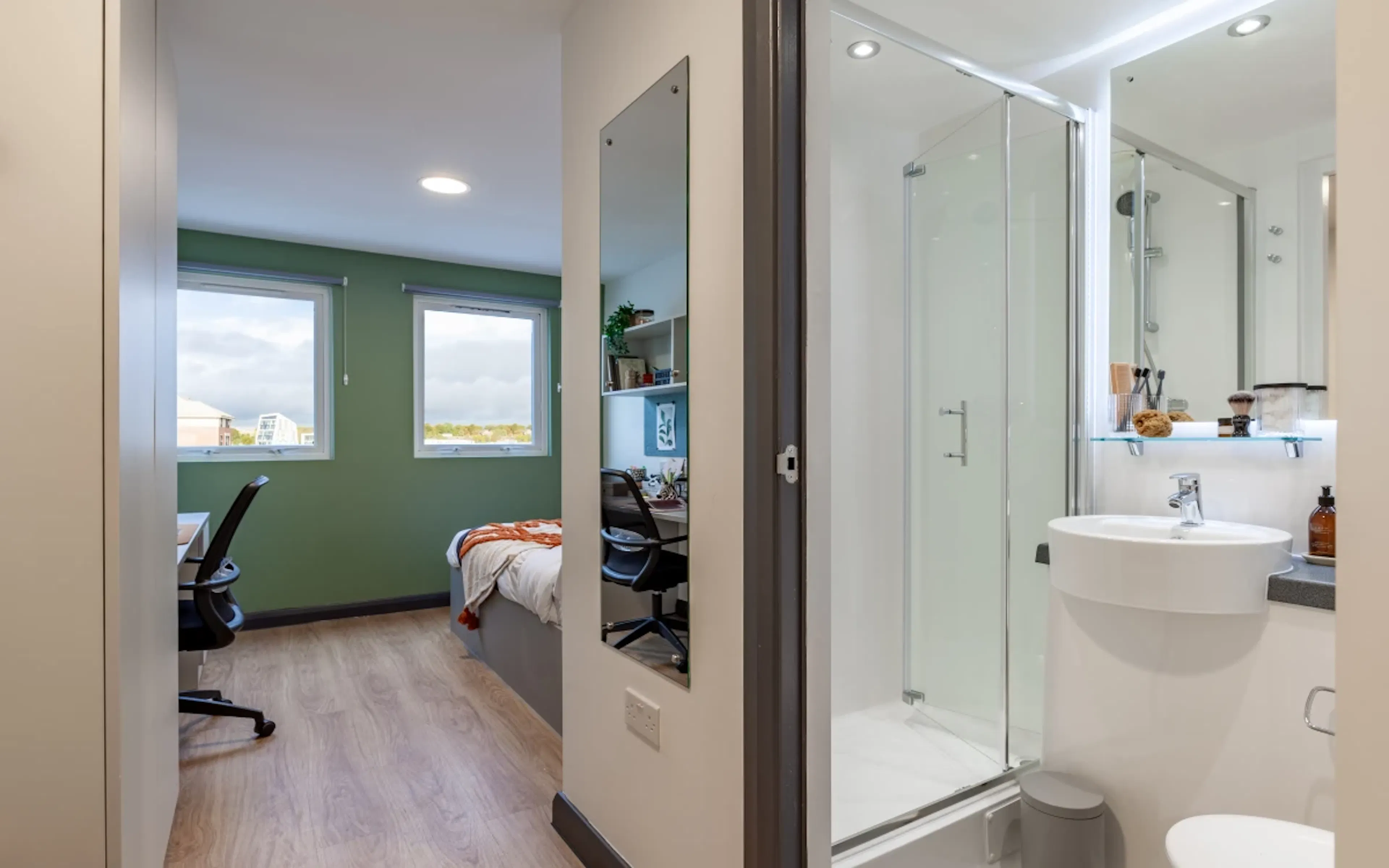 7 & 8 Bed En Suite BATHROOM 1