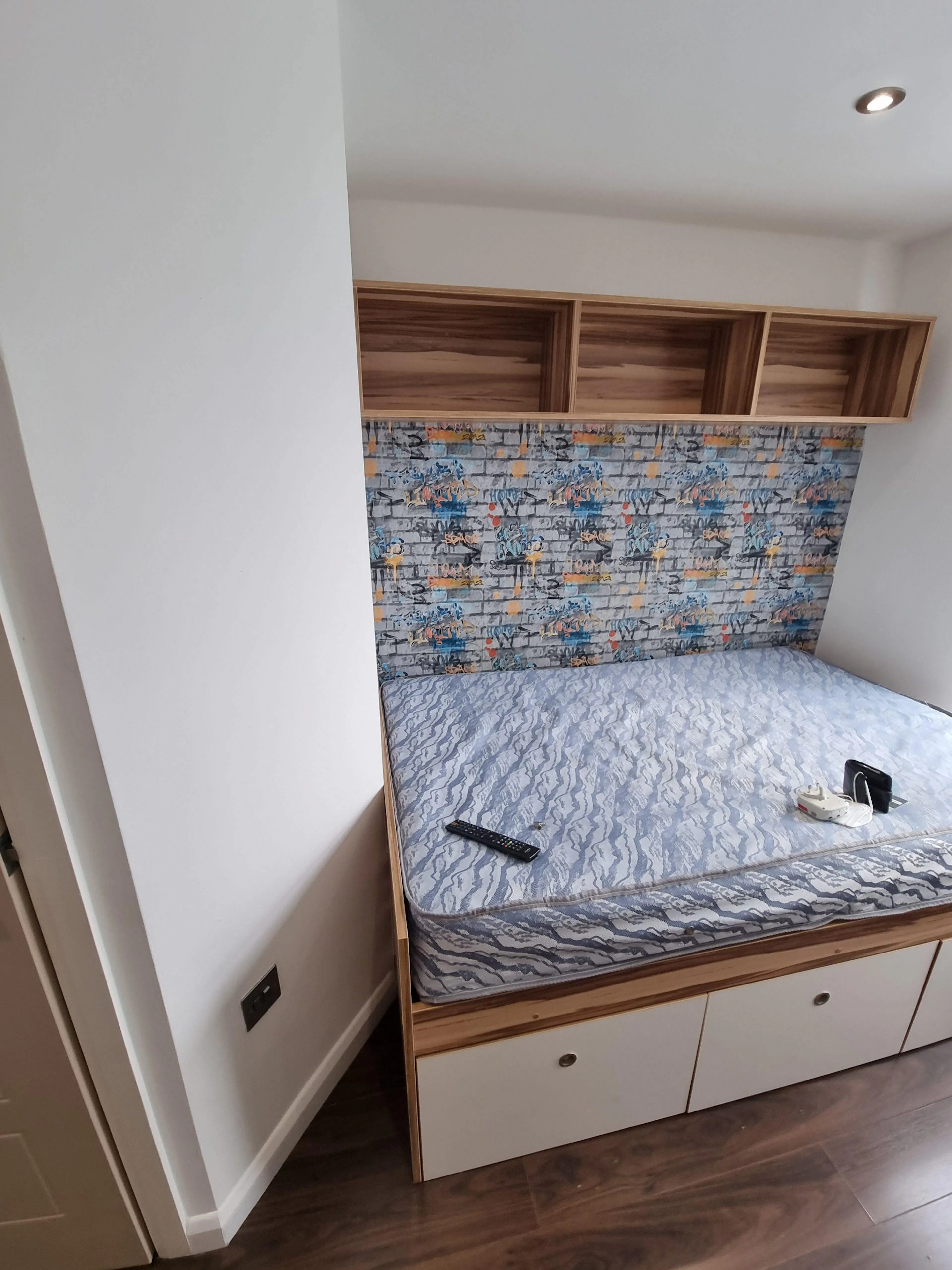 6 Bedroom Apartment ROOM 1