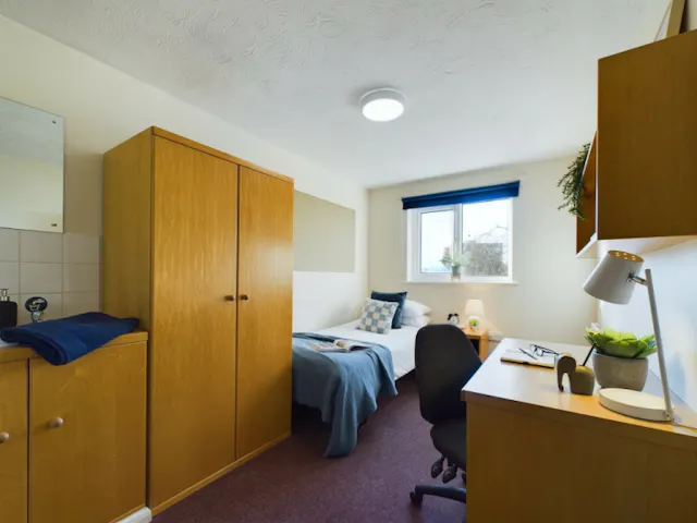 6 Bedroom Apartment room image 1