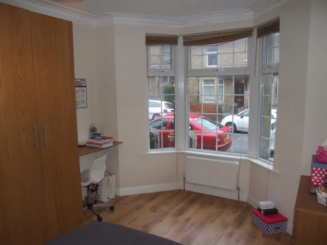5 Bed Apartment Single room image 4
