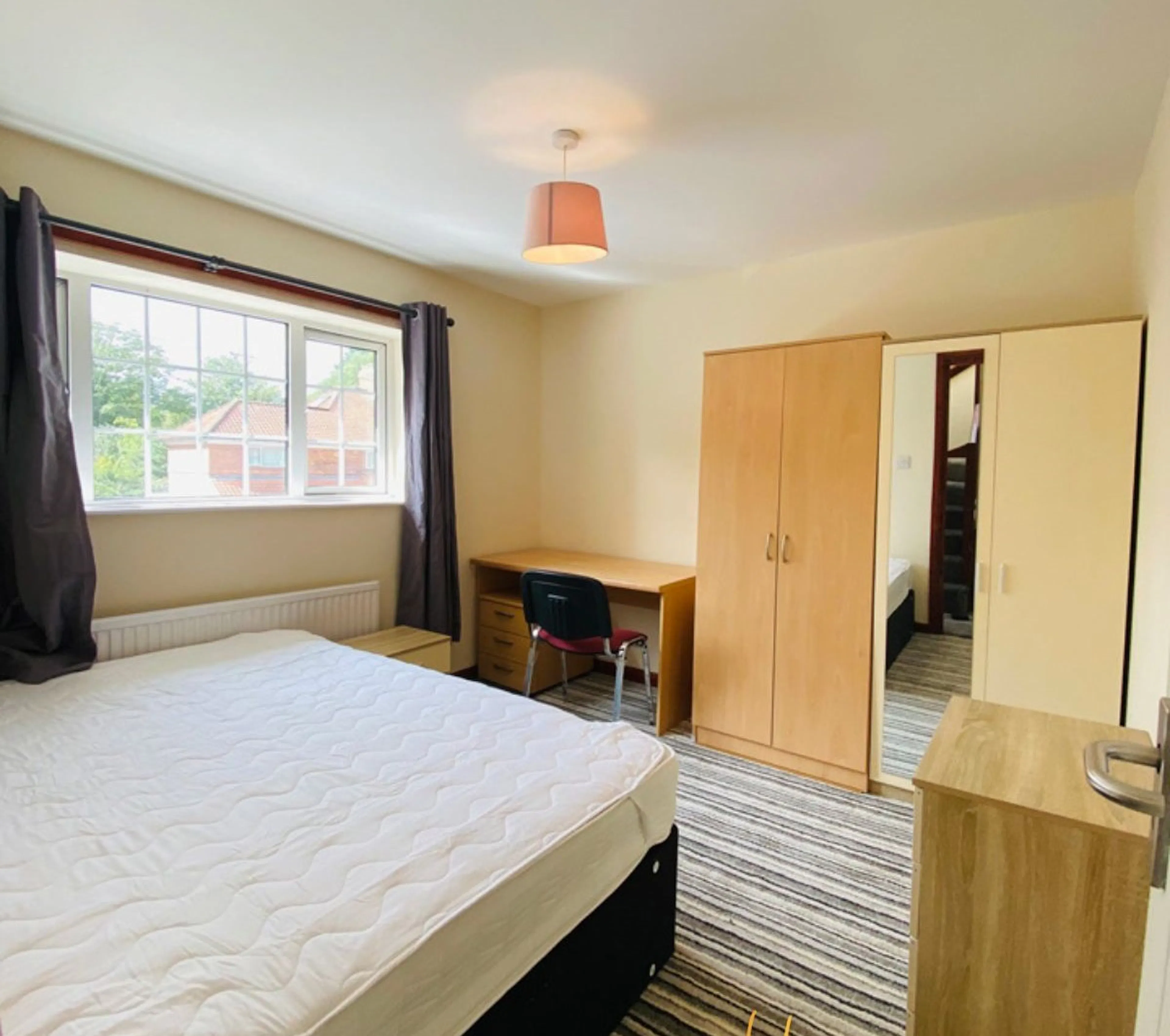 6 Bedroom Apartment ROOM 4