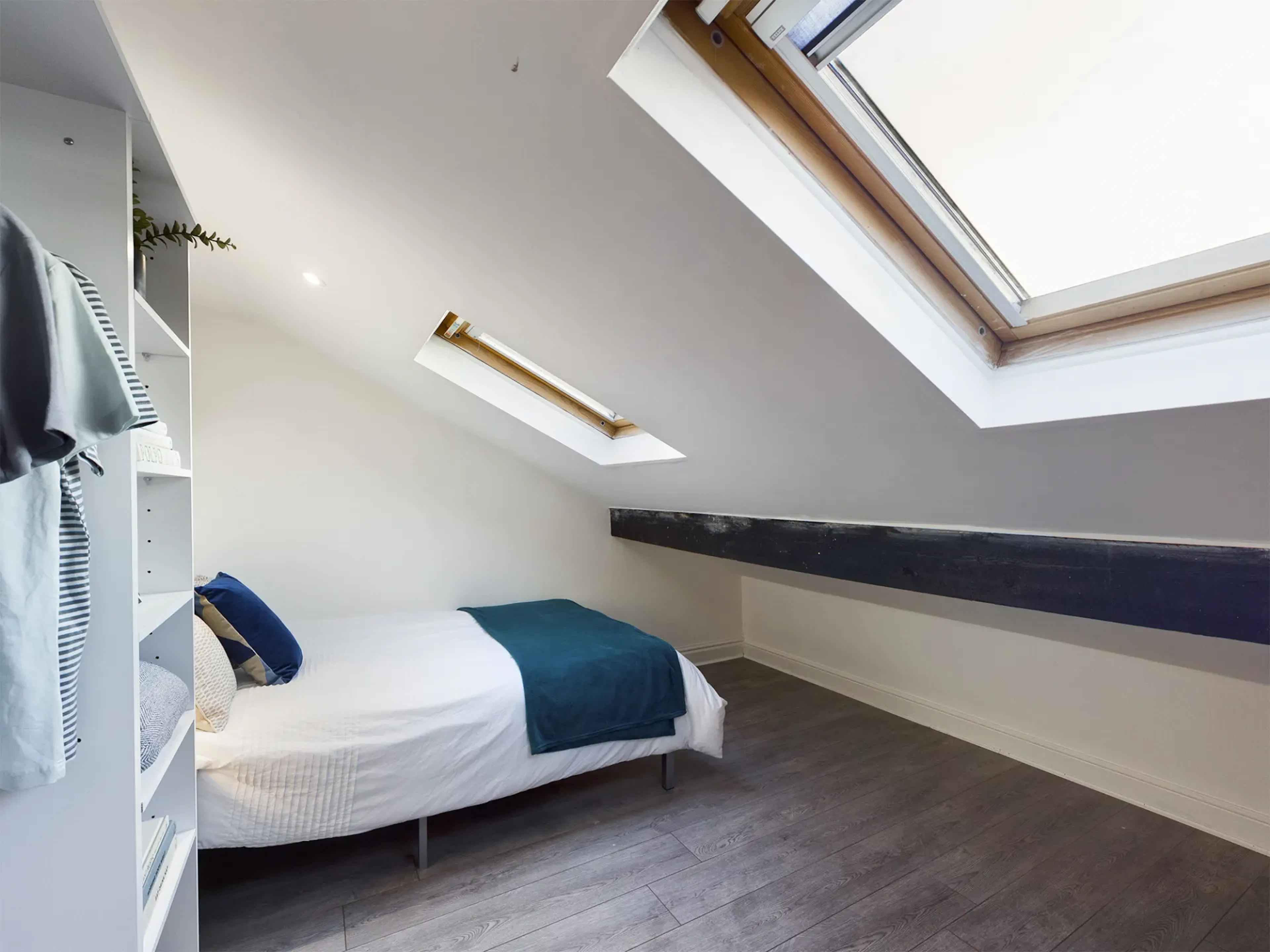 7 Bed Apartment ROOM 3