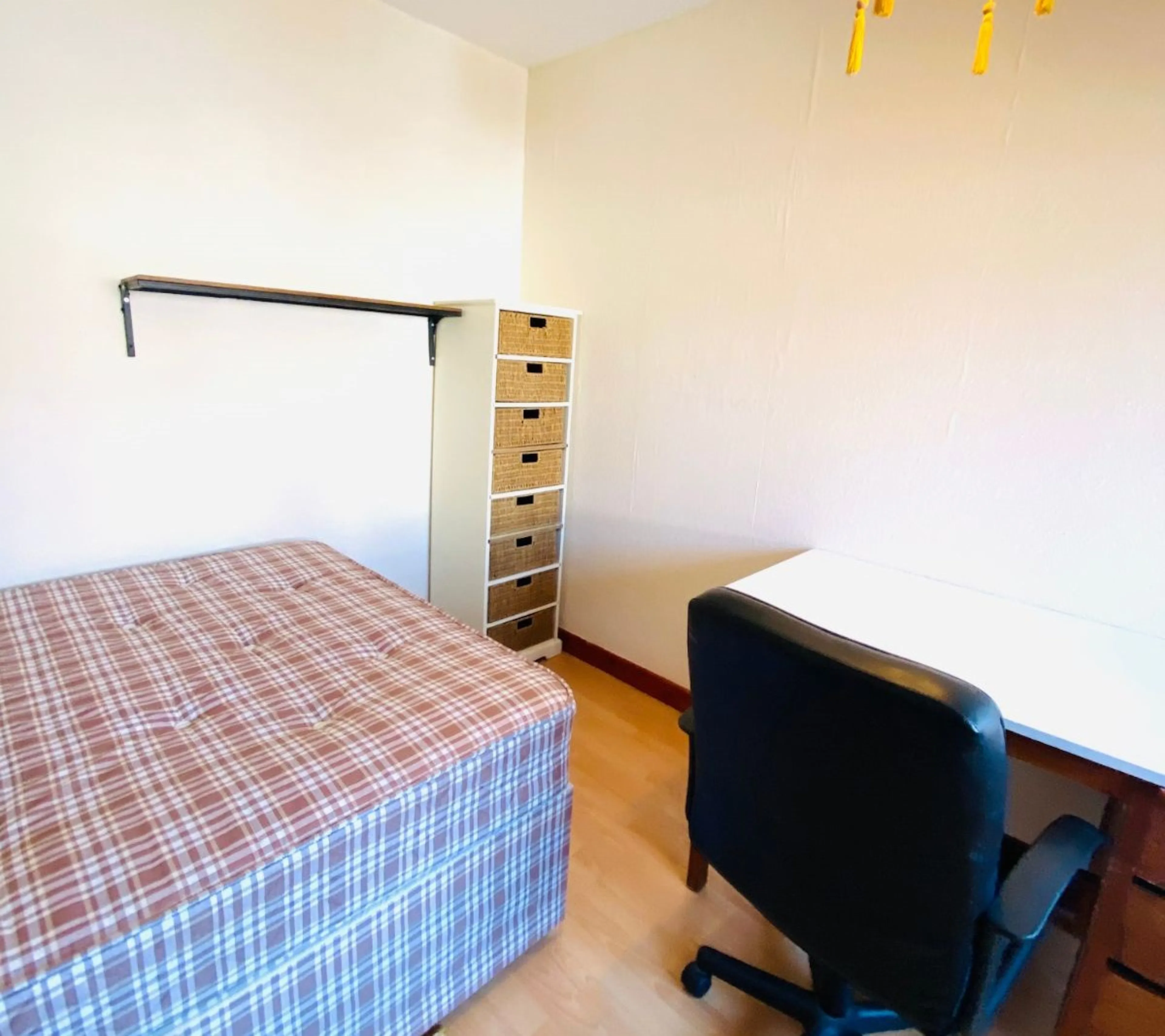6 Bedroom Apartment ROOM 4