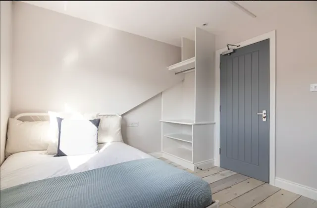 Seven Bedroom Apartment room image 4