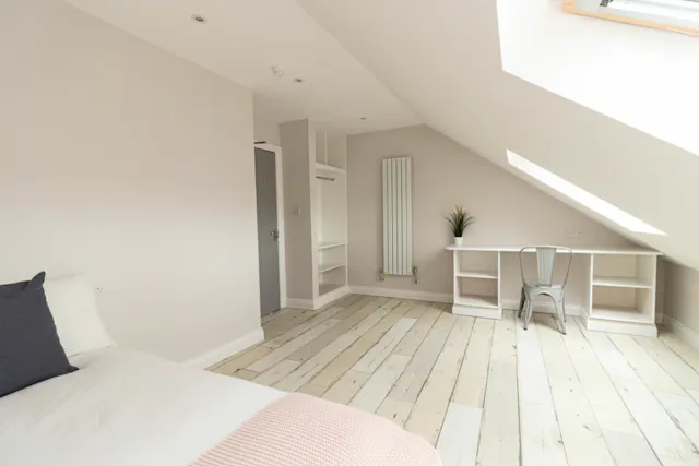 8 bedroom apartment room image 4