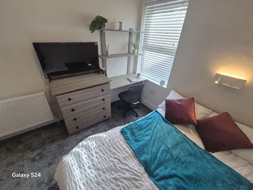 4 Bedroom Apartment ROOM 3