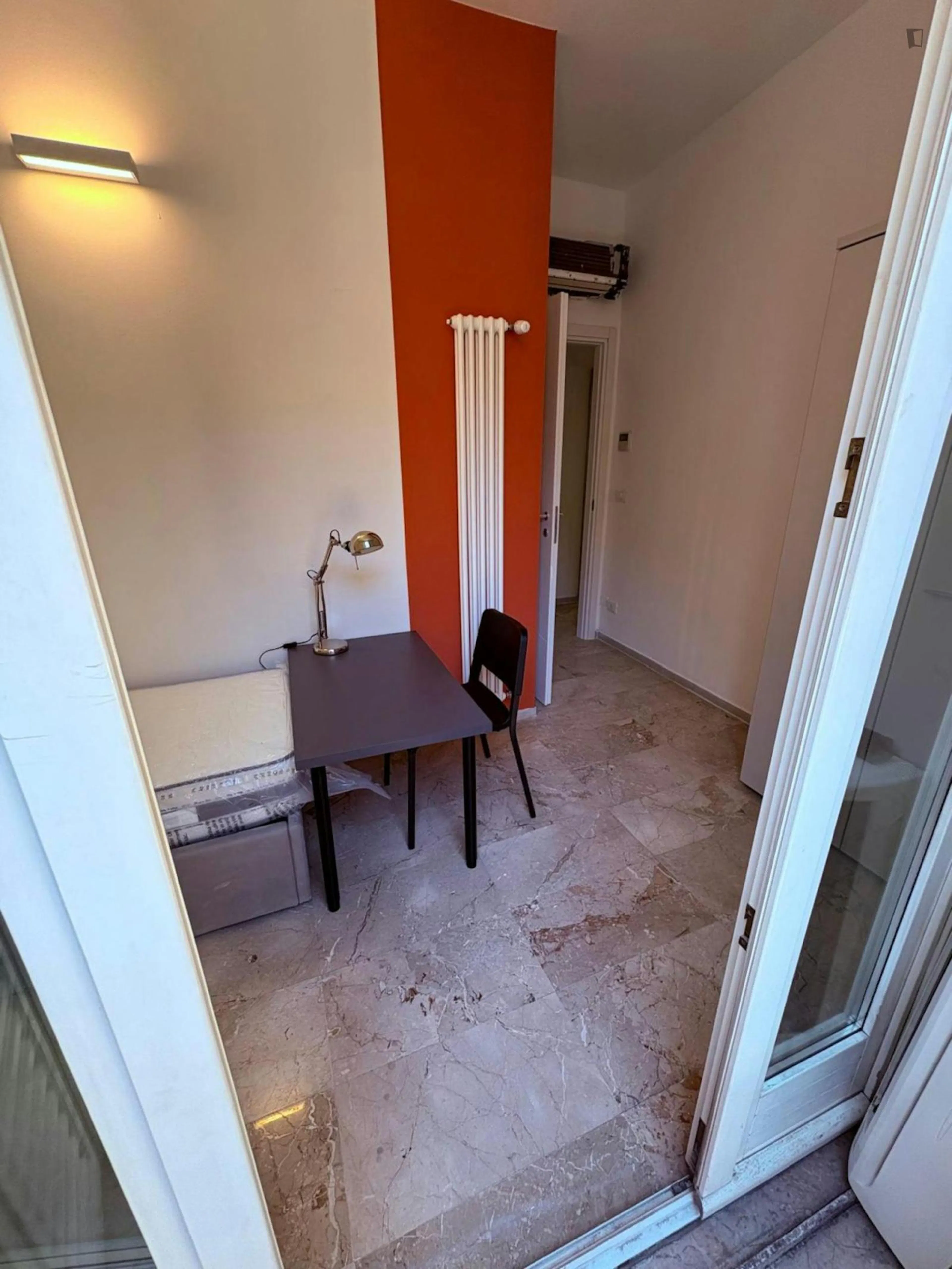 Bright single bedroom with balcony in central Bologna ROOM 3