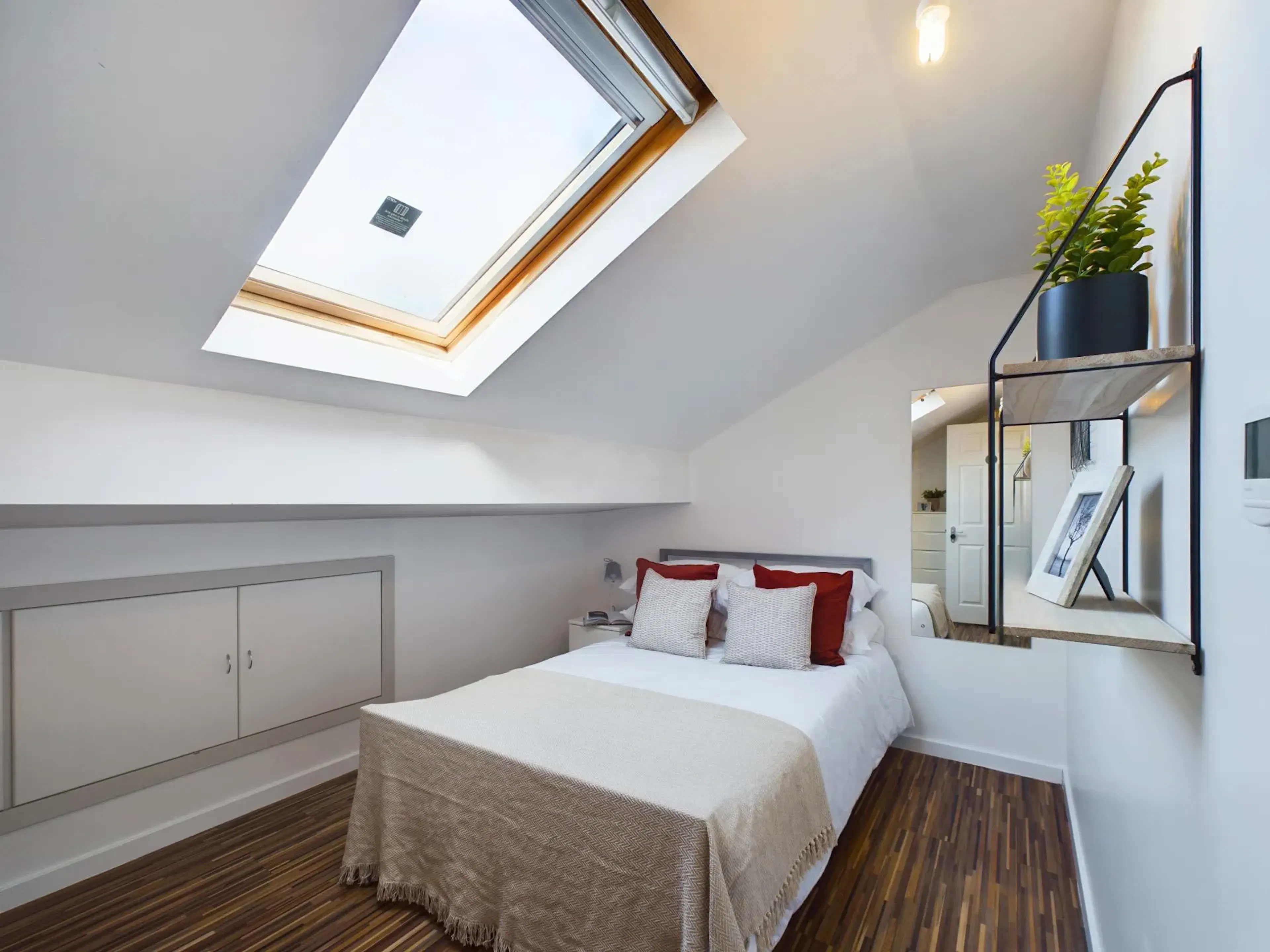 6 Bed Apartment ROOM 4