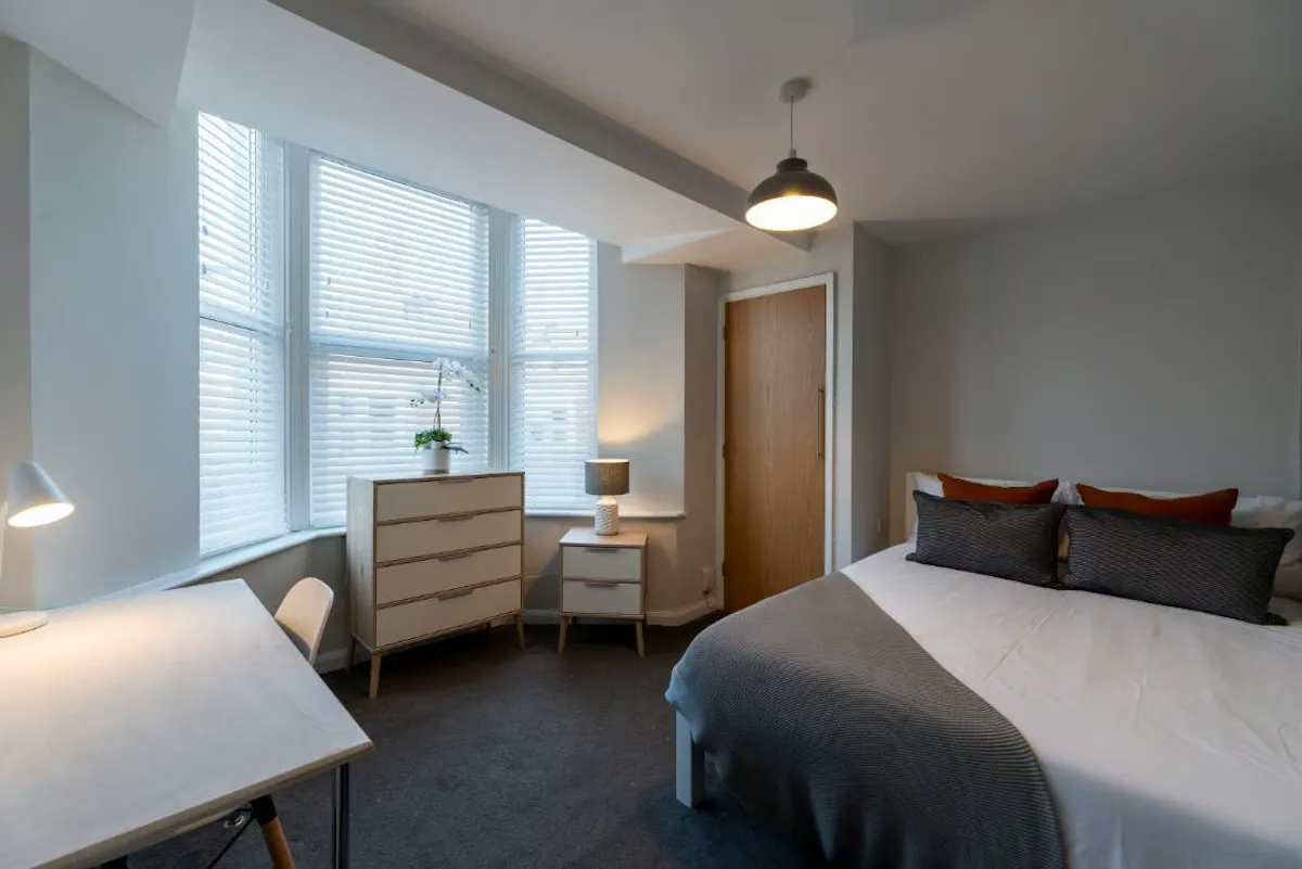 7 Bedroom Apartment ROOM