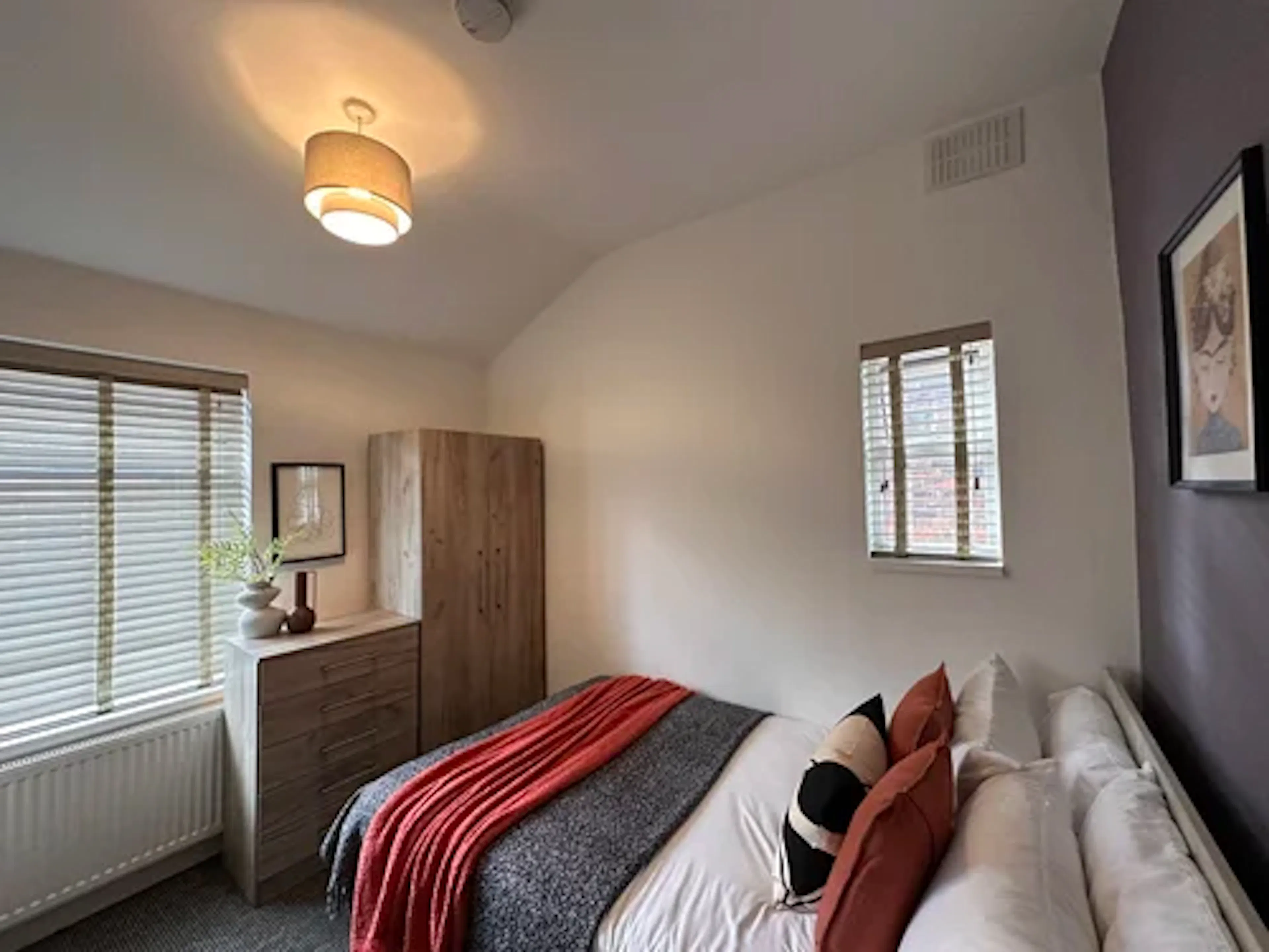 4 Bedroom Apartment ROOM 2