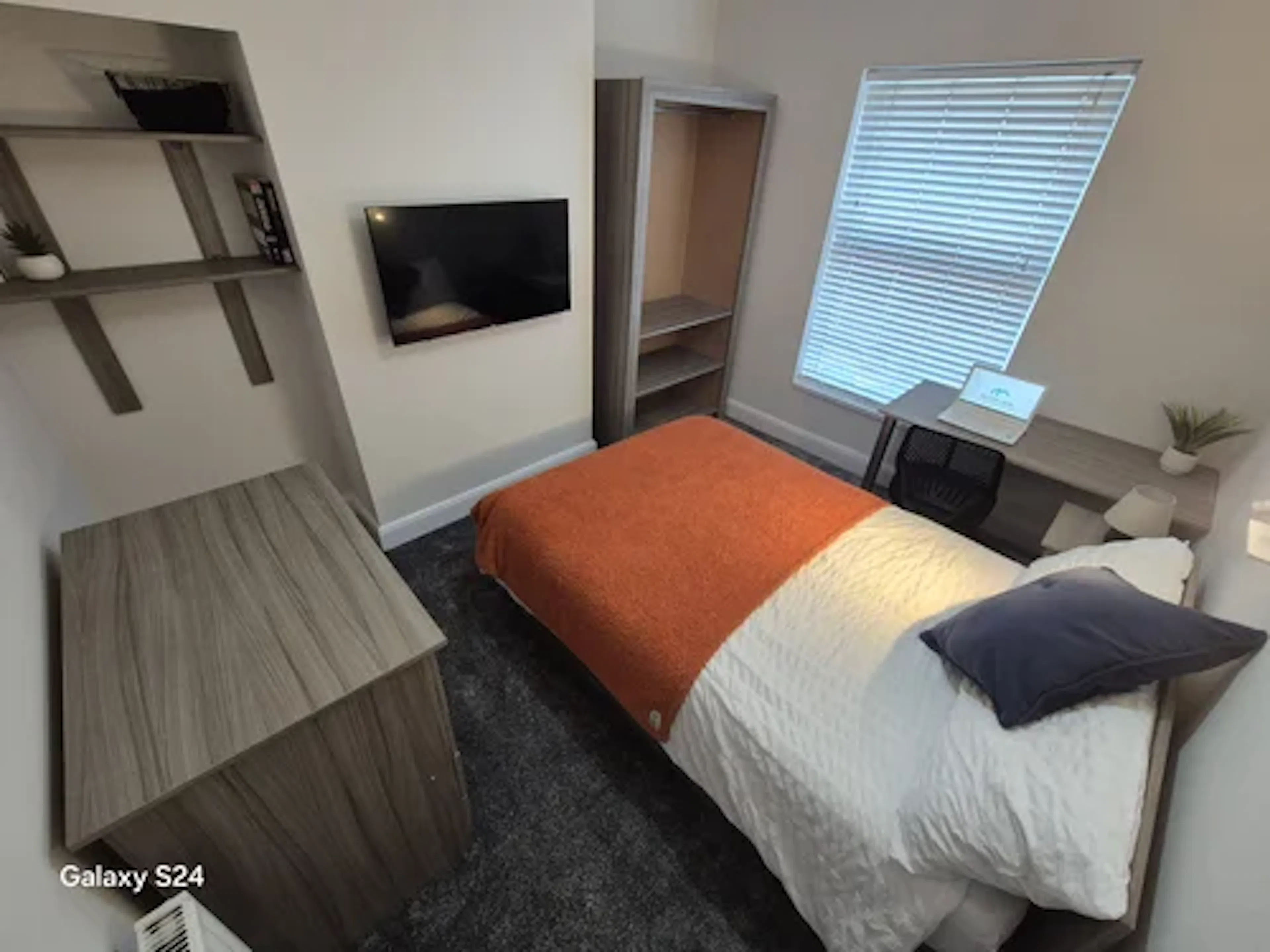 4 Bedroom Apartment ROOM 4