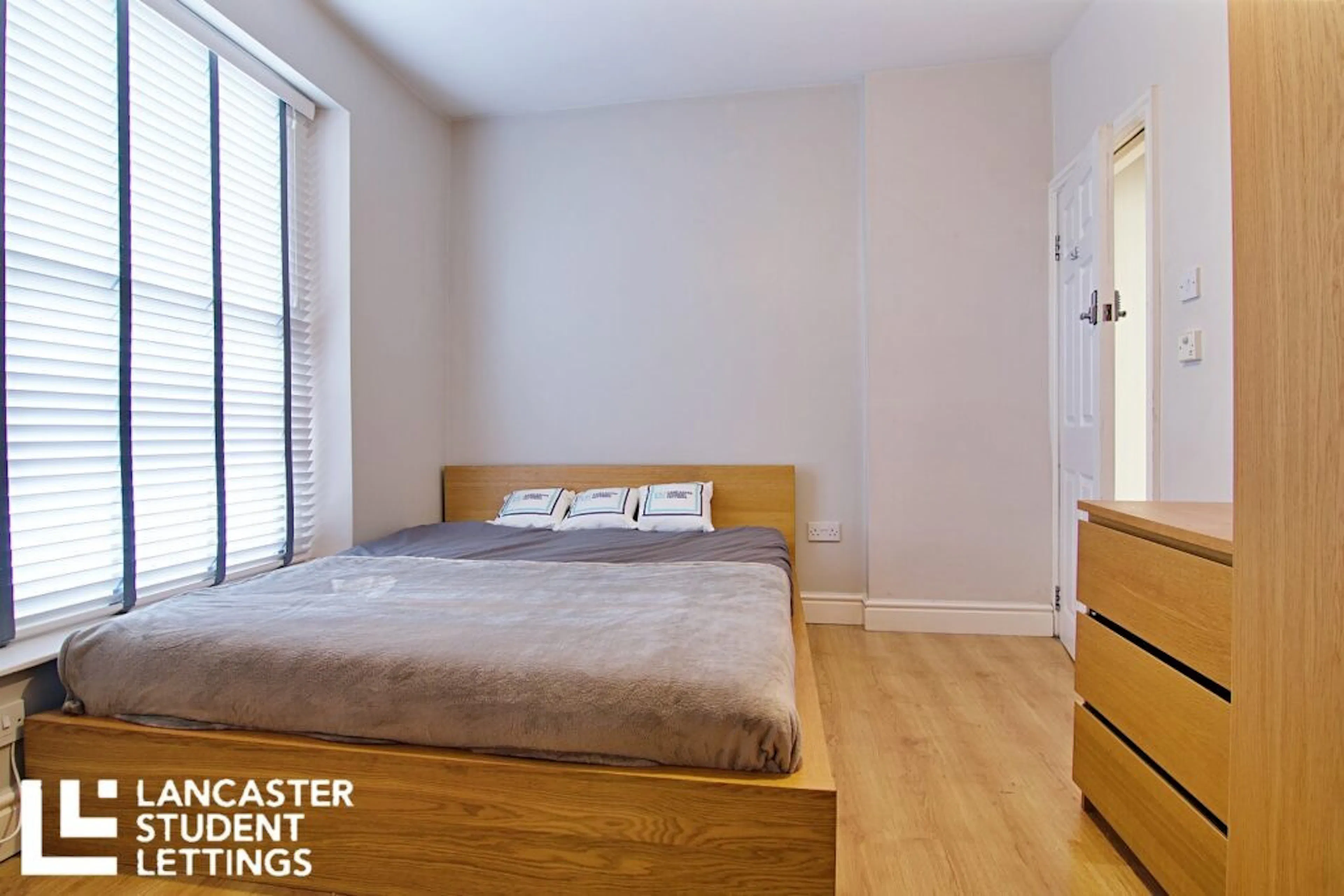 ROOM ROOM 4