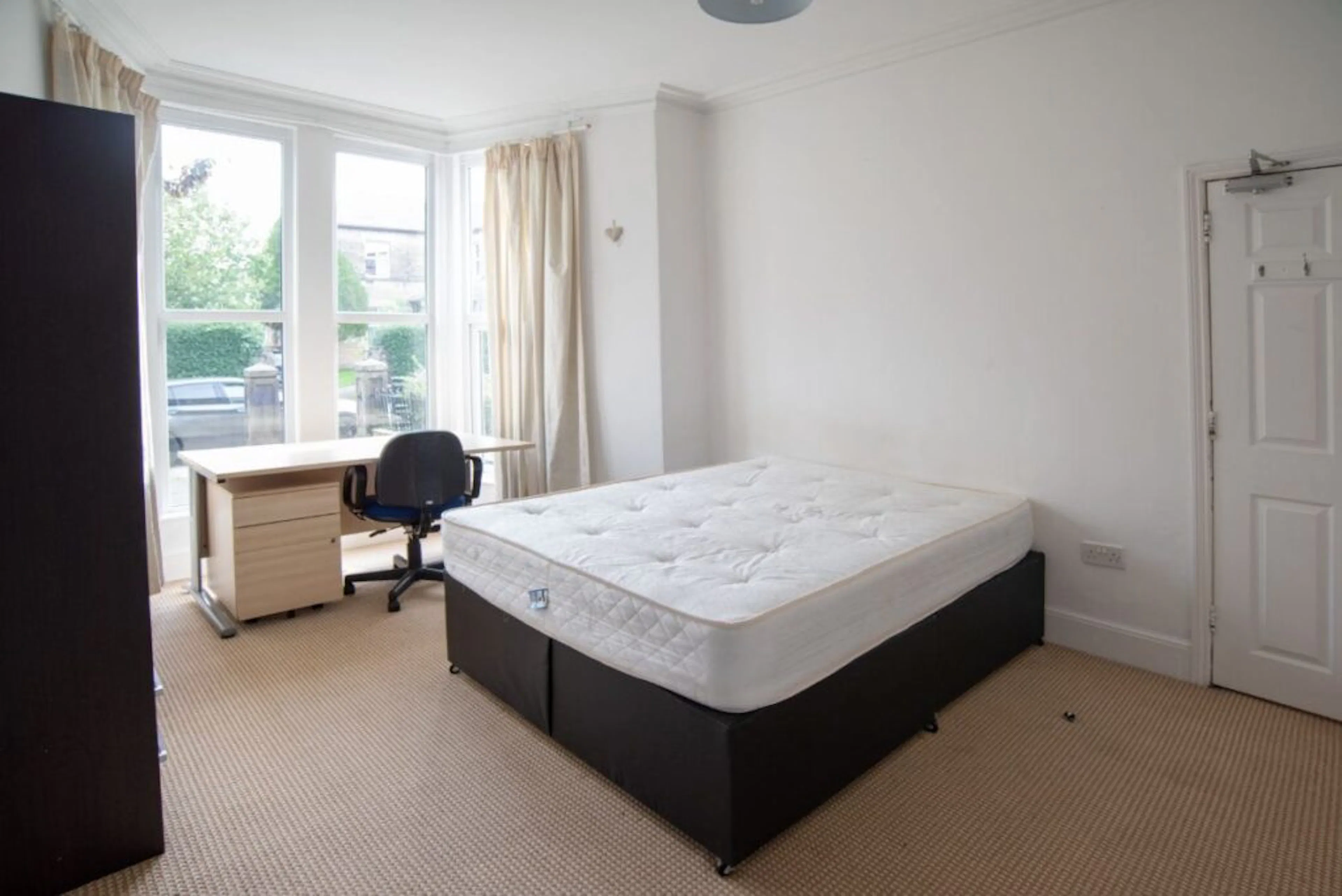ROOM ROOM 4