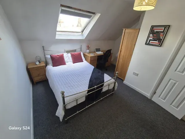 Room 5 room image 2