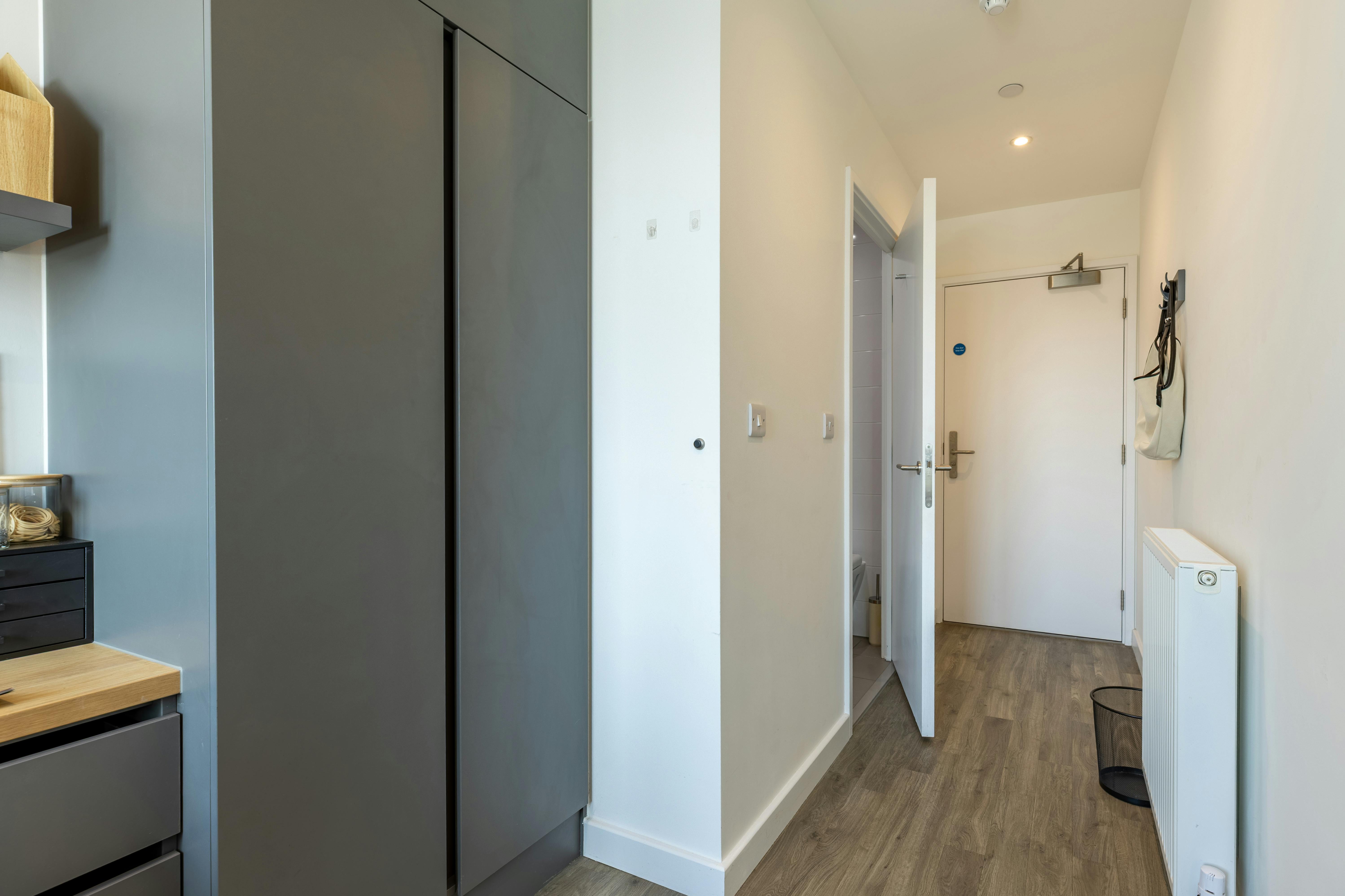 Gold ensuite