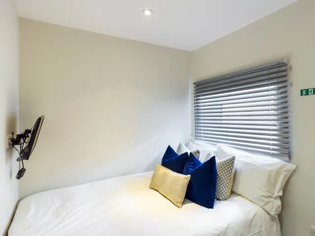 4 Bed Apartment room image 1