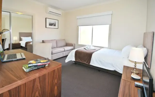 Room 10 room image 1