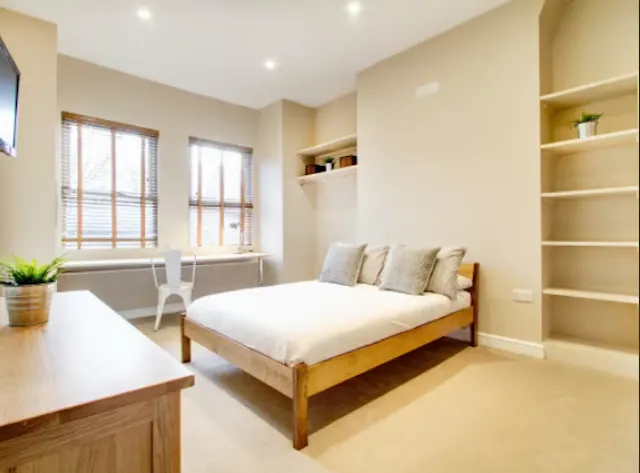 Six Bedroom Apartment room image 2