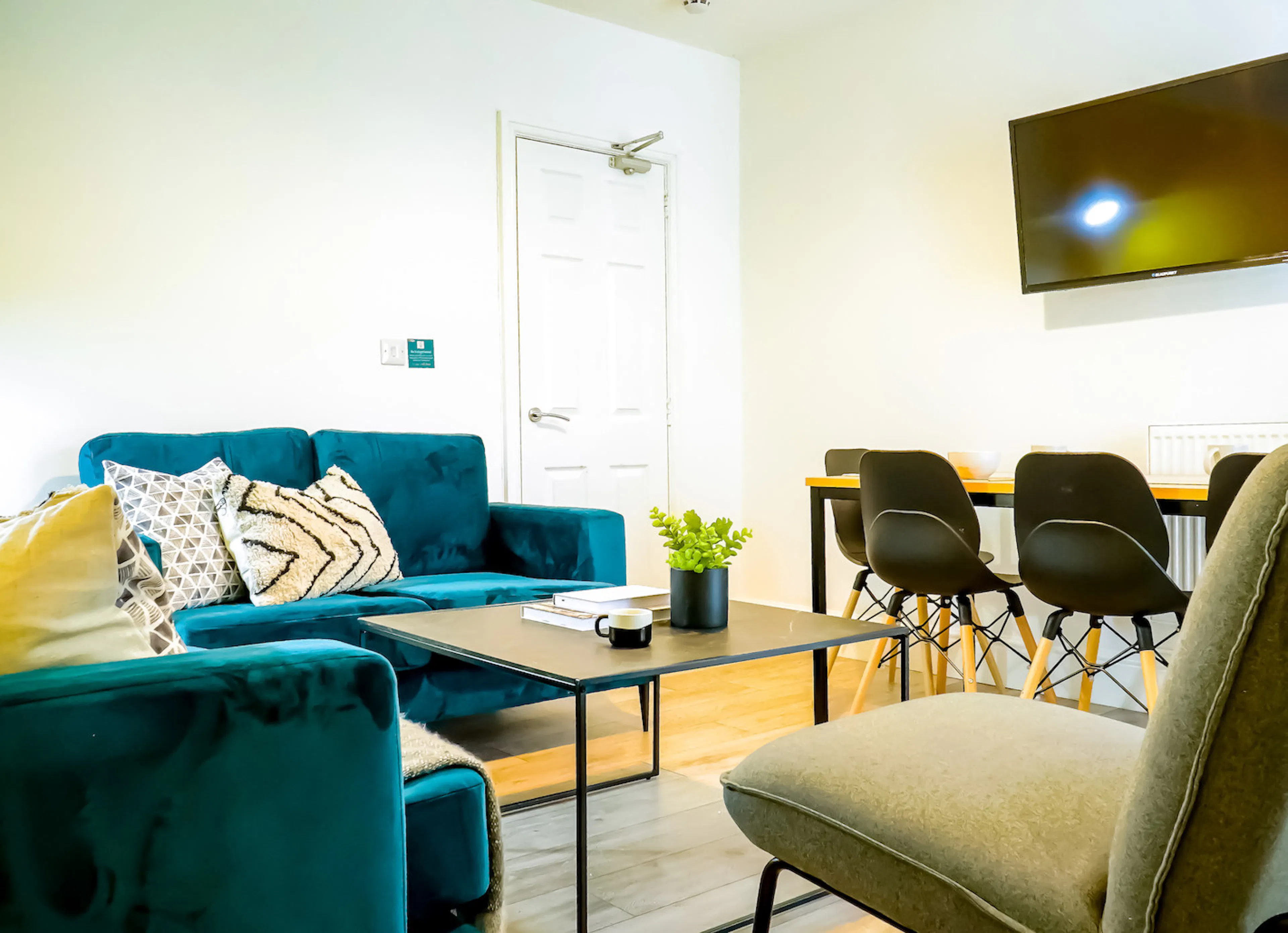 5 Bed Apartment ROOM 3