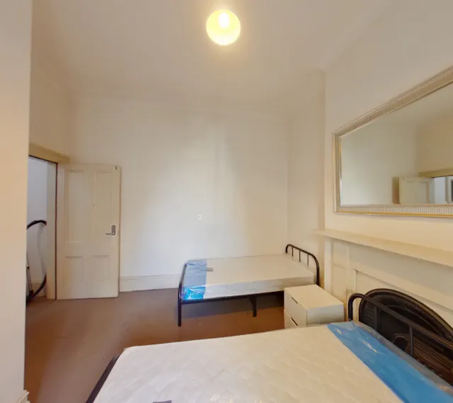 Room 5 bed 1 (Ensuite) room image 1