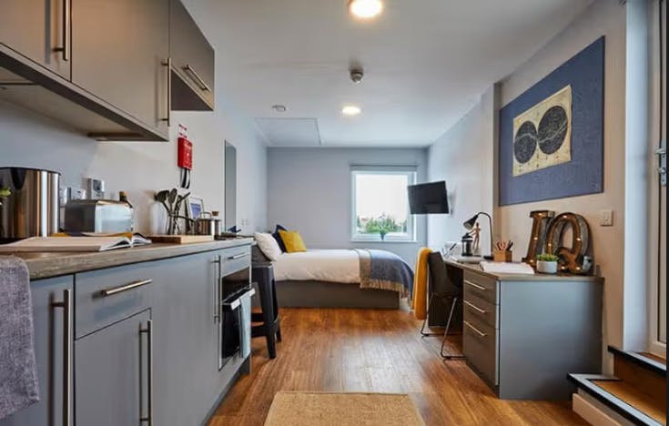 Penthouse Studio Plus
