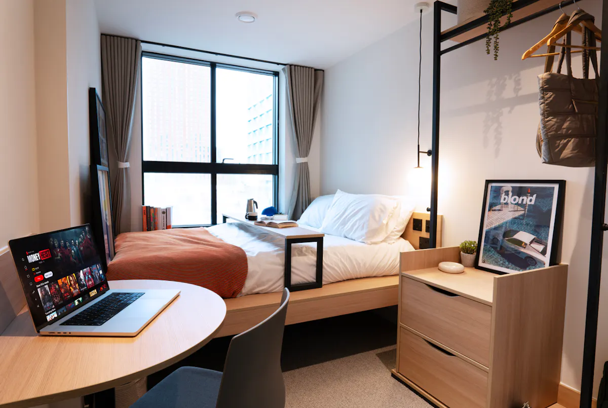 ROOM ROOM