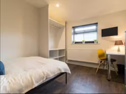 3-gresford-avenue-liverpool-Six Bedroom Apartment