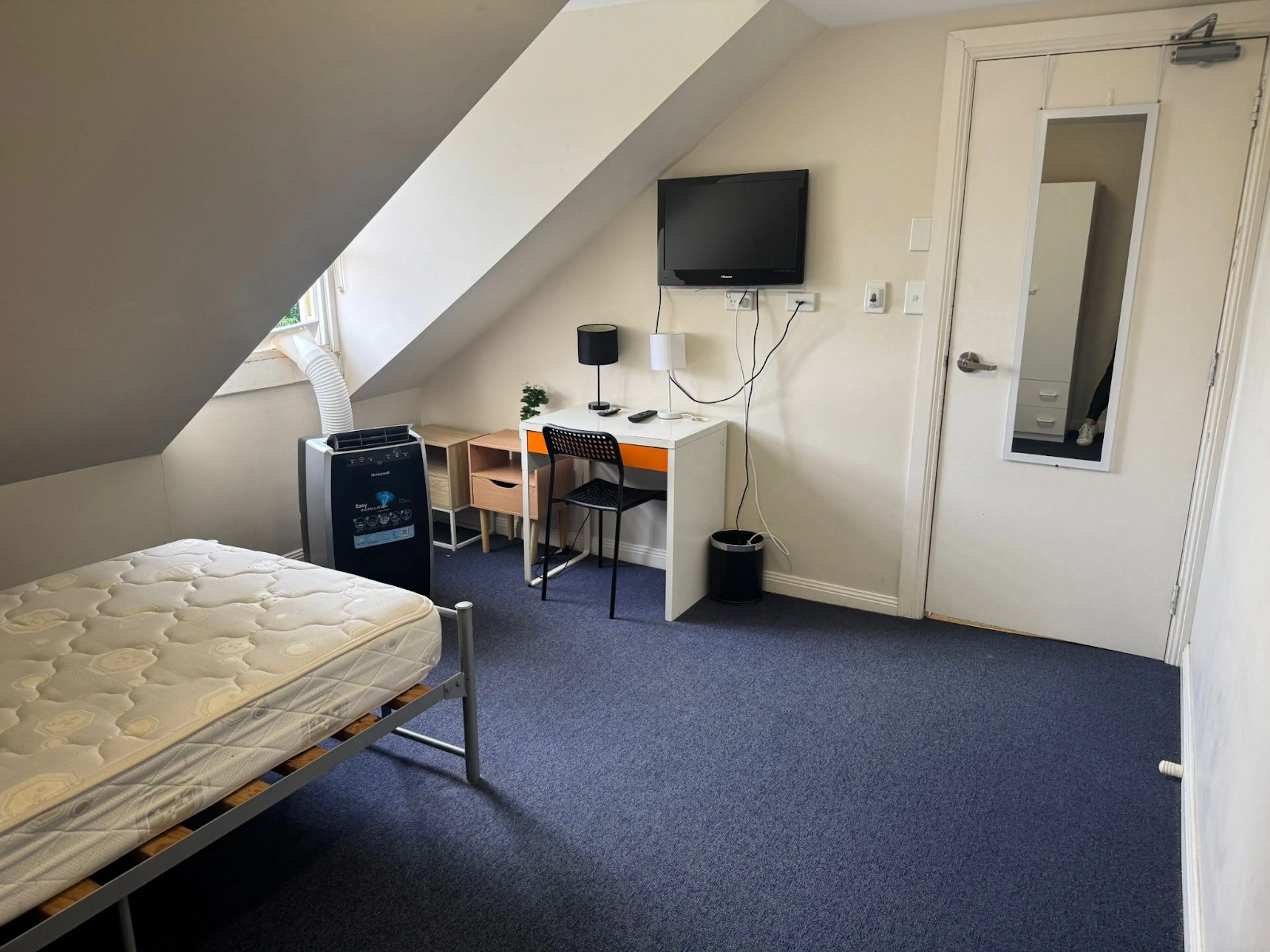 ROOM ROOM 3