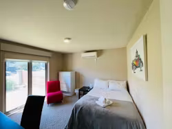 228-glenlyon-road-melbourne-Room 1