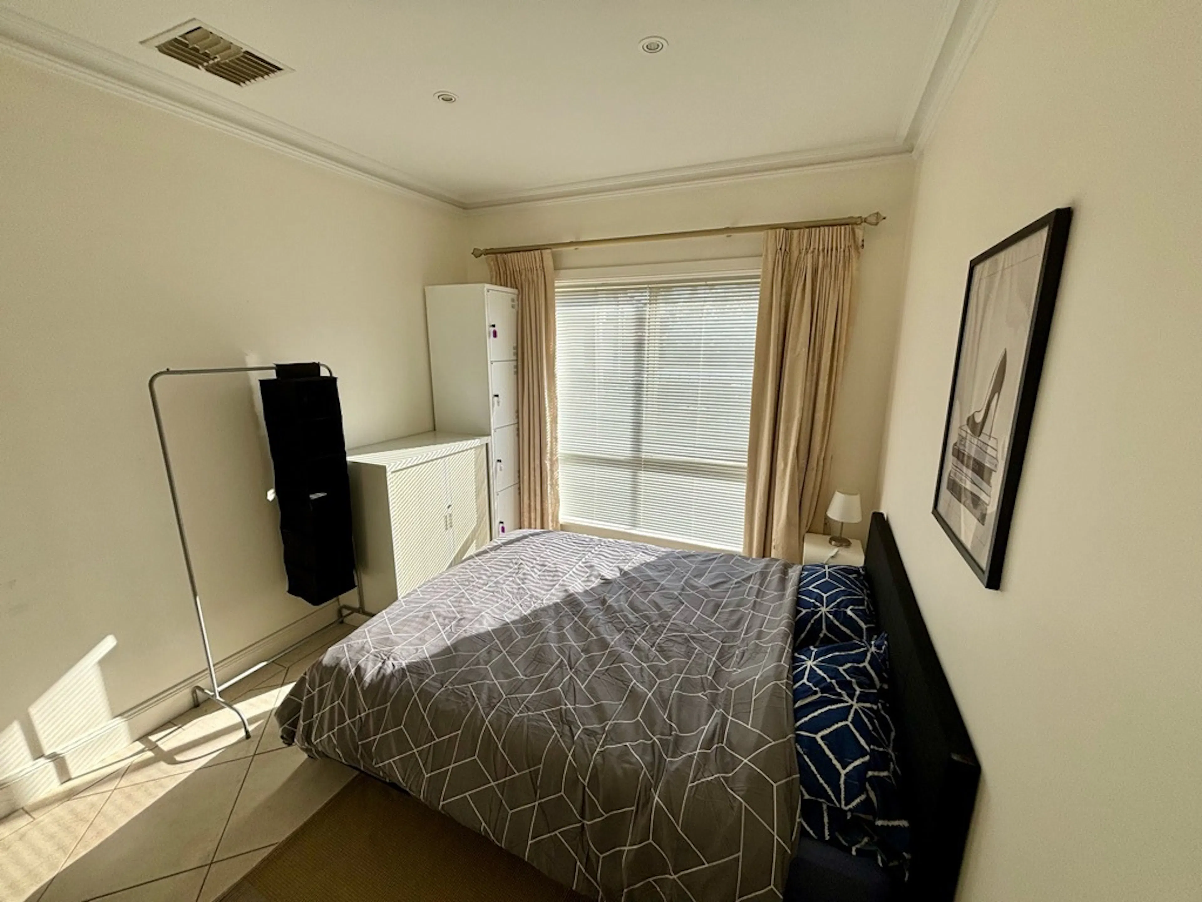 Room 6 ROOM 1