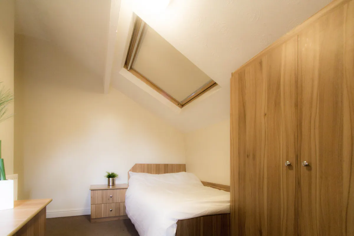 ROOM ROOM